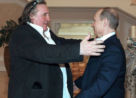 Đích thân ông Putin trao hộ chiếu Nga cho diễn viên nổi tiếng của Pháp - 1 Đích thân Tổng thống Putin trao tận tay hộ chiếu Nga cho diễn viên Depardieu