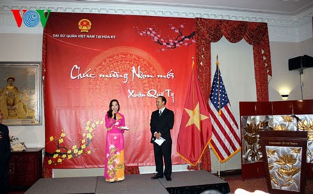 Ấm cúng Tết Việt trên đất Mỹ - 2 Ca sĩ Nguyệt Anh hát phục vụ đồng bào nhân Tết cổ truyền của dân tộc