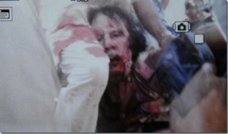 Ông Gaddafi có thể đã chạy thoát và không chết nếu không gọi điện thoại