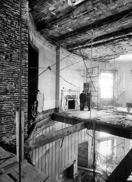 Nhà Trắng rệu rã và gần sập một thời - 4 Nhà Trắng rệu rã và gần sập một thời