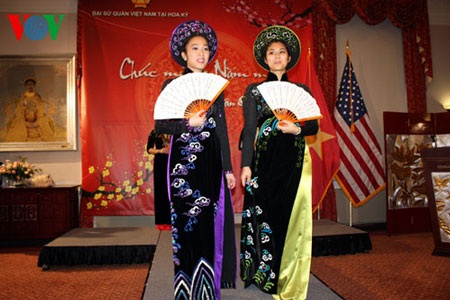 Ấm cúng Tết Việt trên đất Mỹ - 5 Buổi trình diễn Áo dài Việt Nam