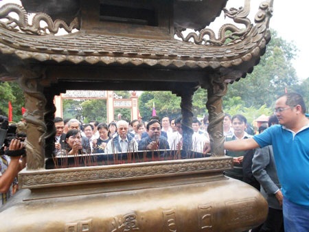 Kỷ niệm 224 chiến thắng Ngọc Hồi - Đống Đa - 10 Lãnh đạo dâng hương tại Điện thờ Tây Sơn – Tam Kiệt