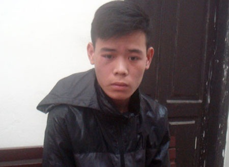 Thanh niên đi xe máy kéo lê cảnh sát trên phố - 1 Nguyễn Đức Duy.