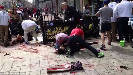 Hình ảnh kinh hoàng tại hiện trường sau 2 vụ nổ bom.