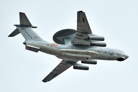 Máy bay cảnh báo sớm KJ-2000 của Trung Quốc.
