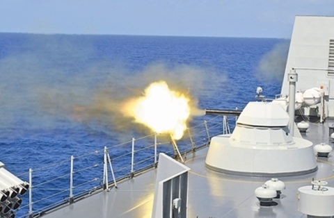 Trung Quốc lại giở chiêu "la làng" trên Biển Đông - 2 Trung Quốc tập trận bắn đạt thật ở Tây Thái Bình Dương. Ảnh: Chinamil.