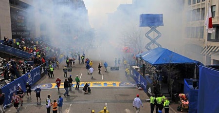 Vụ nổ khiến mọi người hoảng loạn.