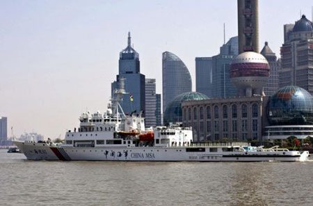 Tàu tuần tra biển lớn nhất Trung Quốc bắt đầu chạy thử - 3 Tàu Haixun 01 chạy thử nghiệm ở Thượng Hải ngày 7/4.