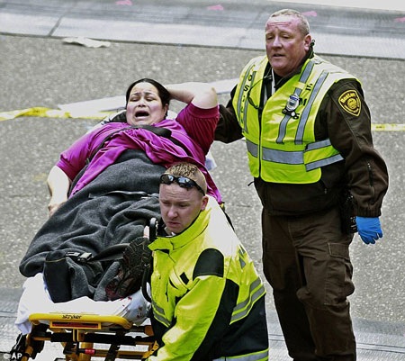 Hình ảnh kinh hoàng tại hiện trường sau 2 vụ nổ bom.