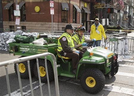 Nhân viên cứu hộ tại hiện trường.