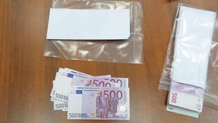 Nga bắt giam điệp viên CIA - 6 Tiền và các thiết bị, giấy tờ thu giữ được sau vụ bắt giữ ông Fogle.