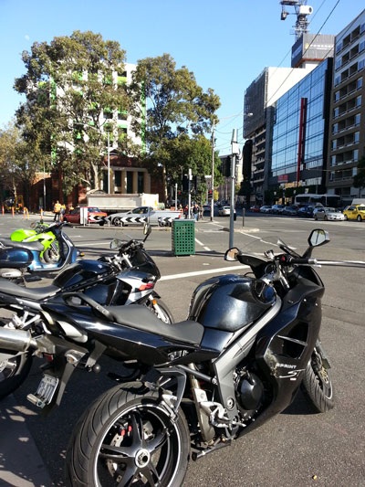 Những chiếc xe máy khủng trên đường phố Melbourne.