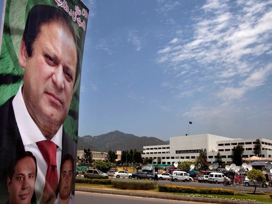 Thiệt mạng vì đạn bắn mừng tân Thủ tướng Pakistan - 1 Ông Sharif trở lại nắm quyền ở Pakistan sau 13 năm bị phế truất.