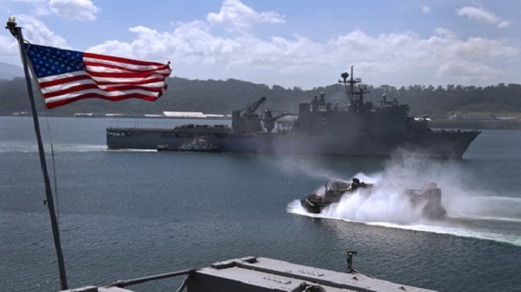 Mỹ - Philippines hợp lực xây căn cứ tiền tiêu trên biển Đông - 1 Tàu chiến Mỹ trên vịnh Subic - căn cứ hải quân cũ của Mỹ