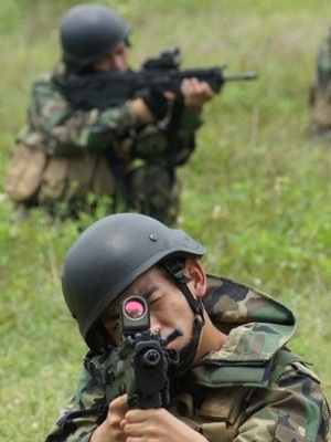 Chiến sĩ thuộc Tiểu đoàn Hải quân đánh bộ 473 diễn tập thực binh. Ảnh: Nguyễn Minh.
