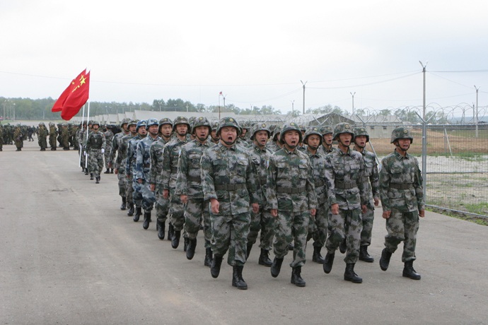 Trung Quốc phô diễn sức mạnh quân sự tại Nga