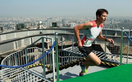 600 người thi "chạy lên trời" ở Bắc Kinh - 1 Gần 600 người tham gia cuộc đua chạy lên trời ở Bắc Kinh