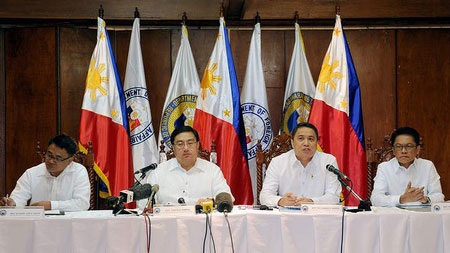 Mỹ bắt đầu đàm phán tăng quân tại Philippines - 1 Philippines cũng mong muốn được sử dụng các thiết bị quân sự Mỹ nhằm bảo vệ biển đảo của mình.