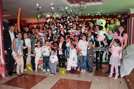 Vui đón Tết Trung Thu với các cháu ở Hội Nghệ An.