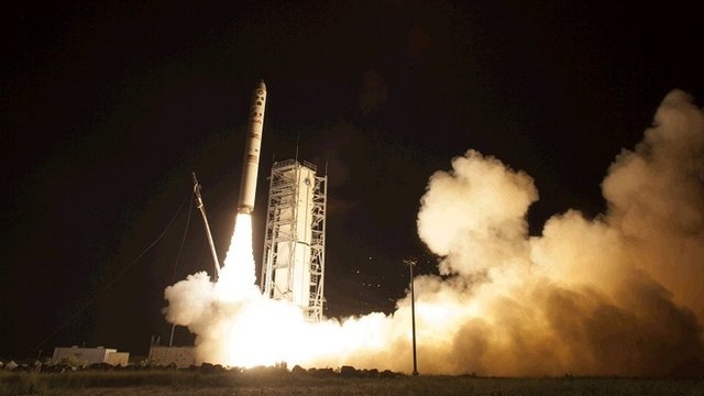 NASA phóng tàu thám hiểm mặt trăng - 1 Tàu thám hiểm mặt trăng rời bệ phóng ở Virginia ngày 7/9.