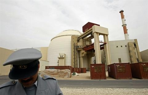 Nga trao quyền kiểm soát lò phản ứng hạt nhân cho Iran - 1 Nhà máy điện hạt nhân của Iran tại Bushehr.