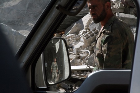 Điều gì sẽ đến nếu Syria bị Mỹ tấn công? - 1 Quân chính phủ Syria tại Jobar ngày 24/8. Ảnh: THX/TTXVN