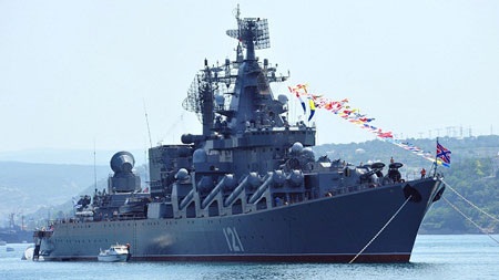 Nga mang “hàng đặc biệt” gì đến Syria, mà cần tới 16 tàu chiến? - 1 Tuần dương hạm hạng nặng Moskva của Nga mang theo 16 “sát thủ chống tàu sân bay”