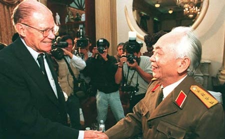 Tướng Giáp, McNamara và bảo hiểm quốc gia