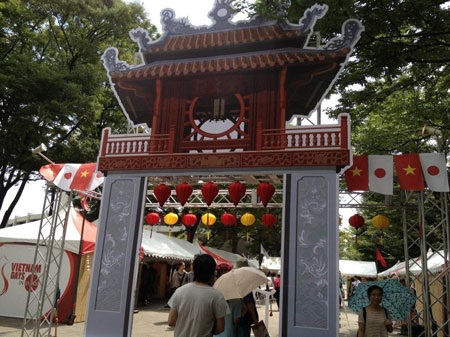 Khai mạc “Lễ hội Việt Nam tại Nhật Bản 2013” - 2 Hình ảnh quen thuộc của Việt Nam ở Tokyo.