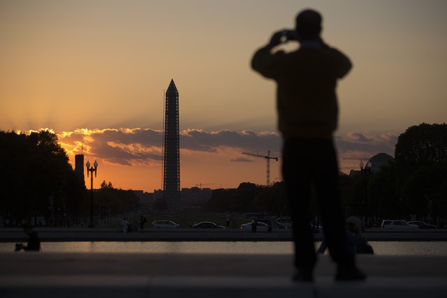 “Quả bom” vỡ nợ nước Mỹ sắp được tháo ngòi? - 1 Chính phủ Mỹ bắt đầu đóng cửa