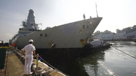 Tàu chiến Anh cập cảng Singapore - 1 Tàu HMS Daring.