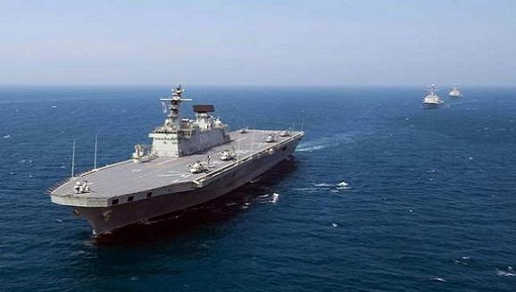 Hàn Quốc nỗ lực chạy đua tàu sân bay với Trung-Nhật - 1 Tàu đổ bộ trực thăng lớp Dokdo của Hàn Quốc
