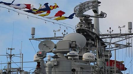 Trung Quốc sốc nặng vì khu trục hạm toàn sử dụng thiết bị vệ tinh Nhật - 2 Khu trục hạm Thanh Đảo và tàu hộ vệ Lâm Nghi tại cảng Oakland của New Zealand