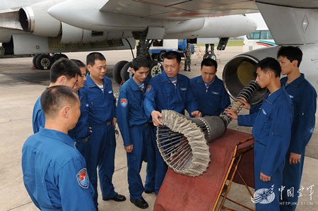 Trung Quốc khoe ảnh chiến đấu cơ tiếp liệu trên không - 7 Trung Quốc khoe ảnh chiến đấu cơ tiếp liệu trên không