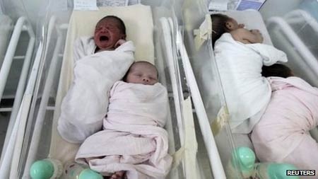 Đức công nhận giới tính “thứ ba” - 1 Cứ 2.000 em bé được sinh ra thì có một em bé có cả hai giới tính.