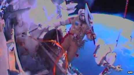 Đuốc Olympics “dạo bộ” ngoài không gian