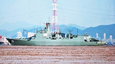 Tàu khu trục phòng không Type 052C thứ 4 mang số hiệu 151 Trịnh Châu