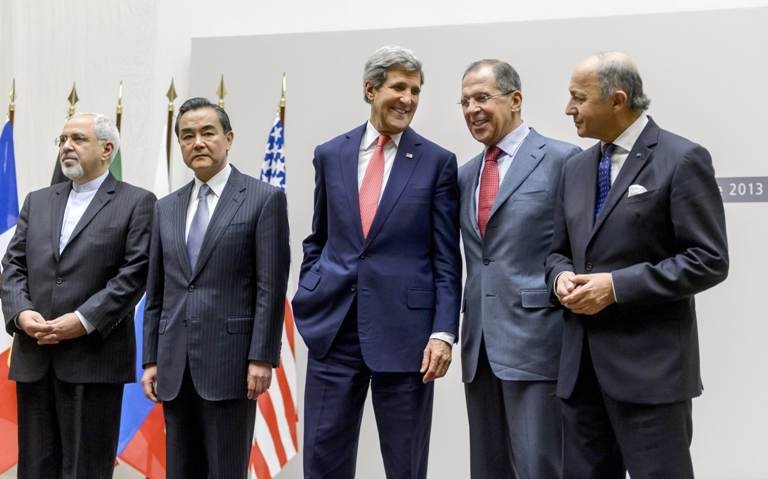 Đại diện của Iran và nhóm P5+1 sau khi đạt được thỏa thuận. AFP-TTXVN