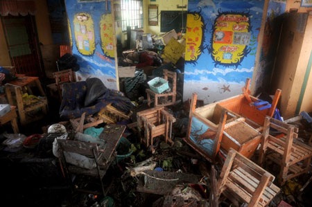 Xót xa xác người nằm rải rác trên phố ở Tacloban, Philippines - 7 Vũ Quý