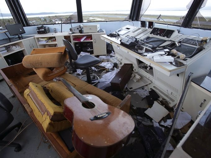 Xót xa xác người nằm rải rác trên phố ở Tacloban, Philippines - 10 Vũ Quý