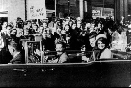 Khoảnh khắc Tổng thống Kennedy bị nhắm bắn - 4 Khoảnh khắc Tổng thống Kennedy bị nhắm bắn