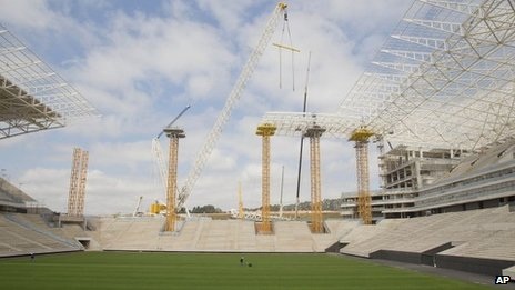 Sập cần trục sân vận động World Cup, 2 người chết - 4 Sân vận động dự kiến hoàn thành vào cuối năm nay.