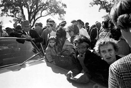 Giờ phút sau khi Tổng thống Kennedy bị ám sát - 5 Giờ phút sau khi Tổng thống Kennedy bị ám sát