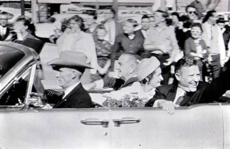 Khoảnh khắc Tổng thống Kennedy bị nhắm bắn - 6 Khoảnh khắc Tổng thống Kennedy bị nhắm bắn