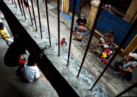 Ngành kinh doanh xiếc khỉ mặt nạ rợn người ở Indonesia - 9 Ngành kinh doanh khỉ mặt nạ rợn người ở Indonesia