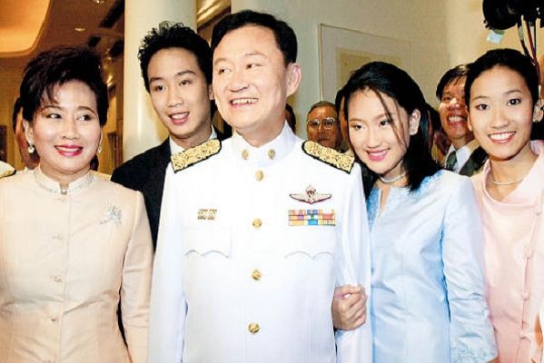 Ước nguyện dang dở của gia đình Shinawatra (Kỳ 1) - 1 Niềm vui của đại gia đình Shinawatra khi ông Thaksin đắc cử Thủ tướng Thái Lan năm 2001