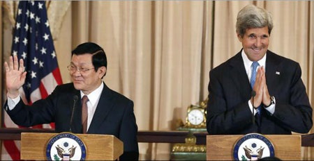 Chủ tịch nước Trương Tấn Sang và Ngoại trưởng Mỹ John Kerry tại Bộ Ngoại giao Mỹ.
