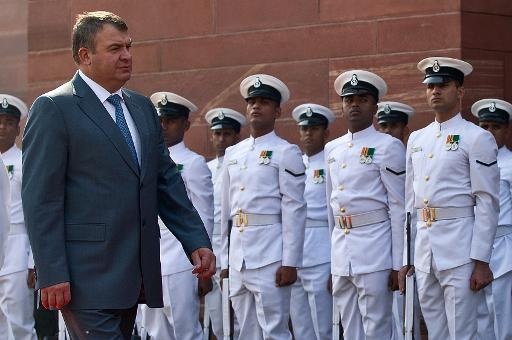 Nga khởi tố cựu Bộ trưởng Quốc phòng - 1 Ông Anatoly Serdyukov duyệt đội danh dự khi còn tại chức vào tháng 10/2012.