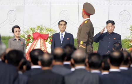 Cô Kim Jong-Un xuất hiện trên TV sau khi chồng bị xử tử - 1 Cô Kim Jong-Un xuất hiện trên TV sau khi chồng bị xử tử