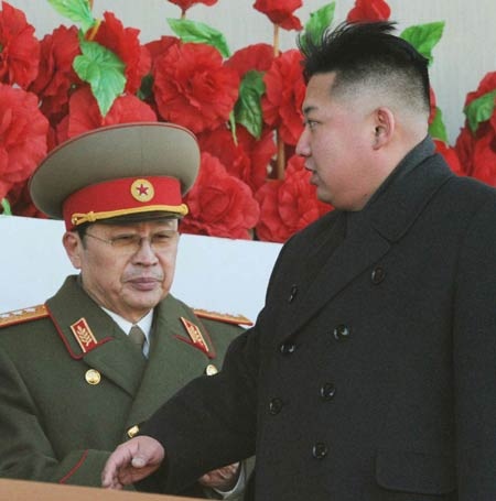 Chú của ông Kim Jong-un bị sa thải: Tình báo Hàn Quốc suy diễn? - 1 Hình ảnh người chú quyền lực của ông Kim Jong-un
